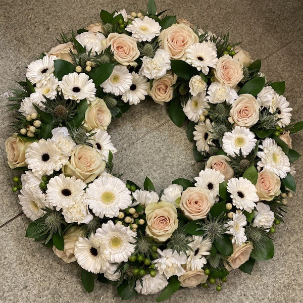Soft cream wreath